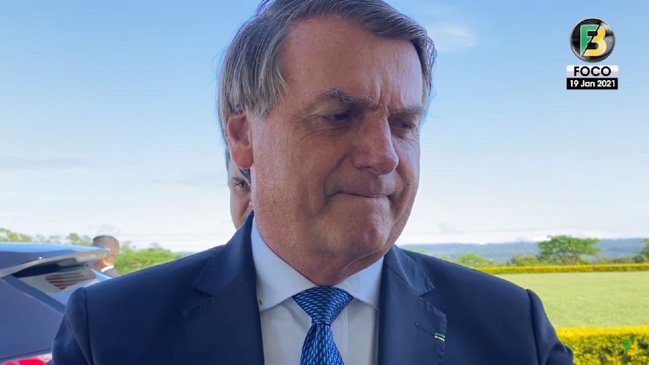Bolsonaro da Posse a Daniel de Macedo como novo Defensor Público-Geral Federal da Defensoria Pública da União