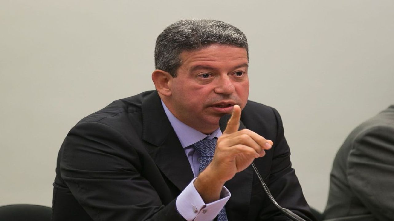 "Doria se aproveitou da vacinação no Brasil, passando à frente de todos os prefeitos e governadores" critica Arthur Lira