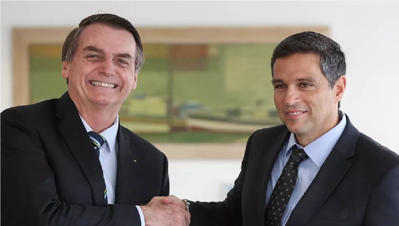 Bolsonaro anuncia que sancionará autonomia do Banco Central na quarta-feira