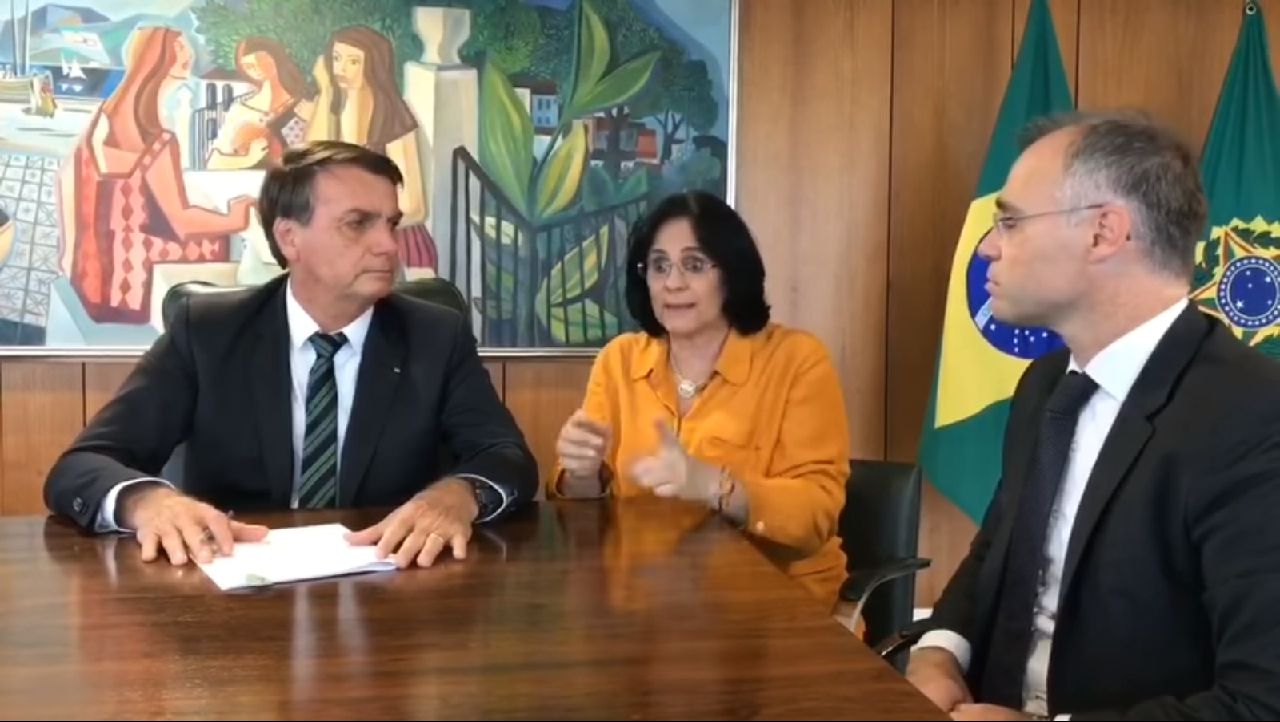 Bolsonaro assina decreto que define atribuições na busca de pessoas desaparecidas