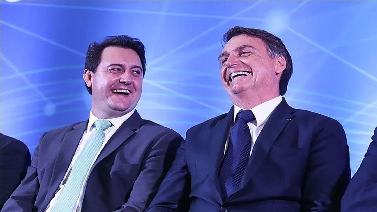 Bolsonaro é ovacionado ao desembarcar no Paraná para Inauguração do Centro Nacional de Treinamento de Atletismo - CNTA