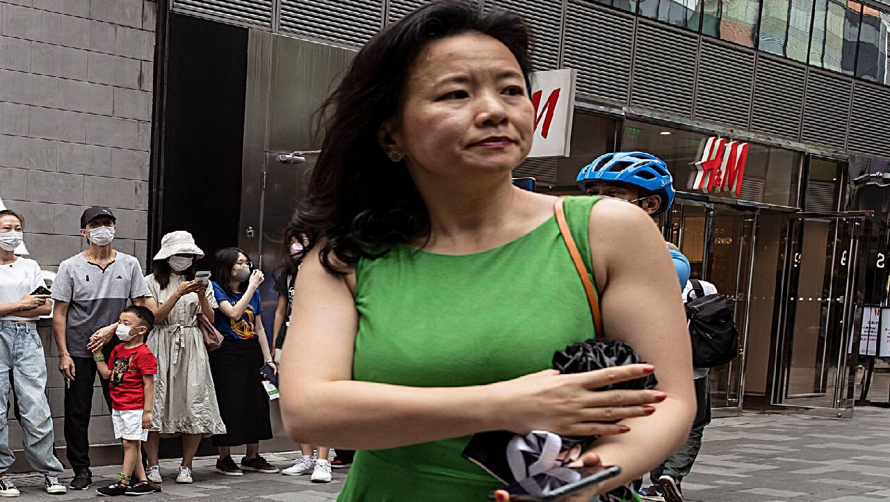 China formaliza prisão de jornalista australiana Cheng Lei, acusada de vazar informações do país asiático ao Ocidente