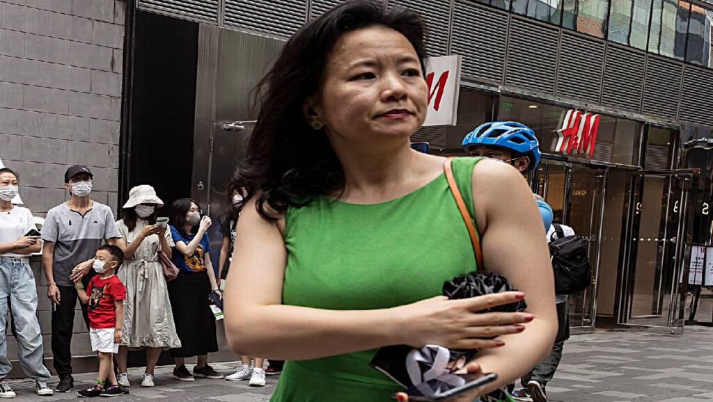 China formaliza prisão de jornalista australiana Cheng Lei, acusada de vazar informações do país asiático ao Ocidente