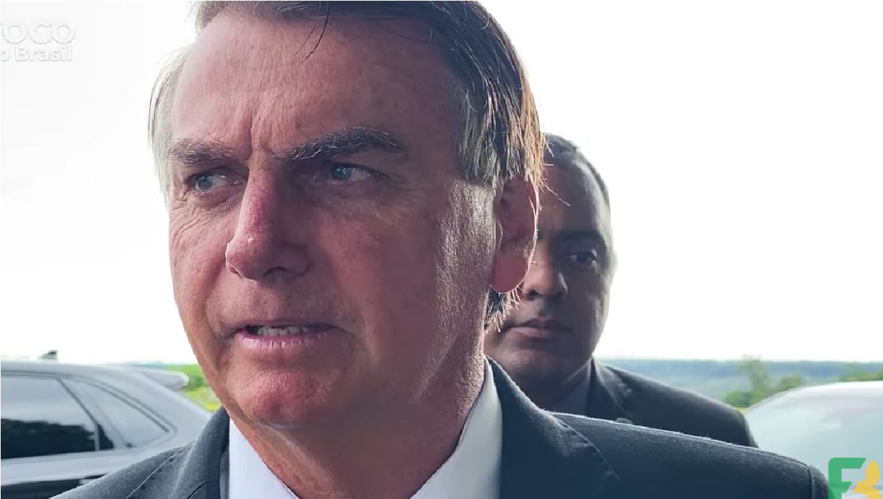 Juiz dá prazo de 72 horas para Bolsonaro explicar troca na Petrobras