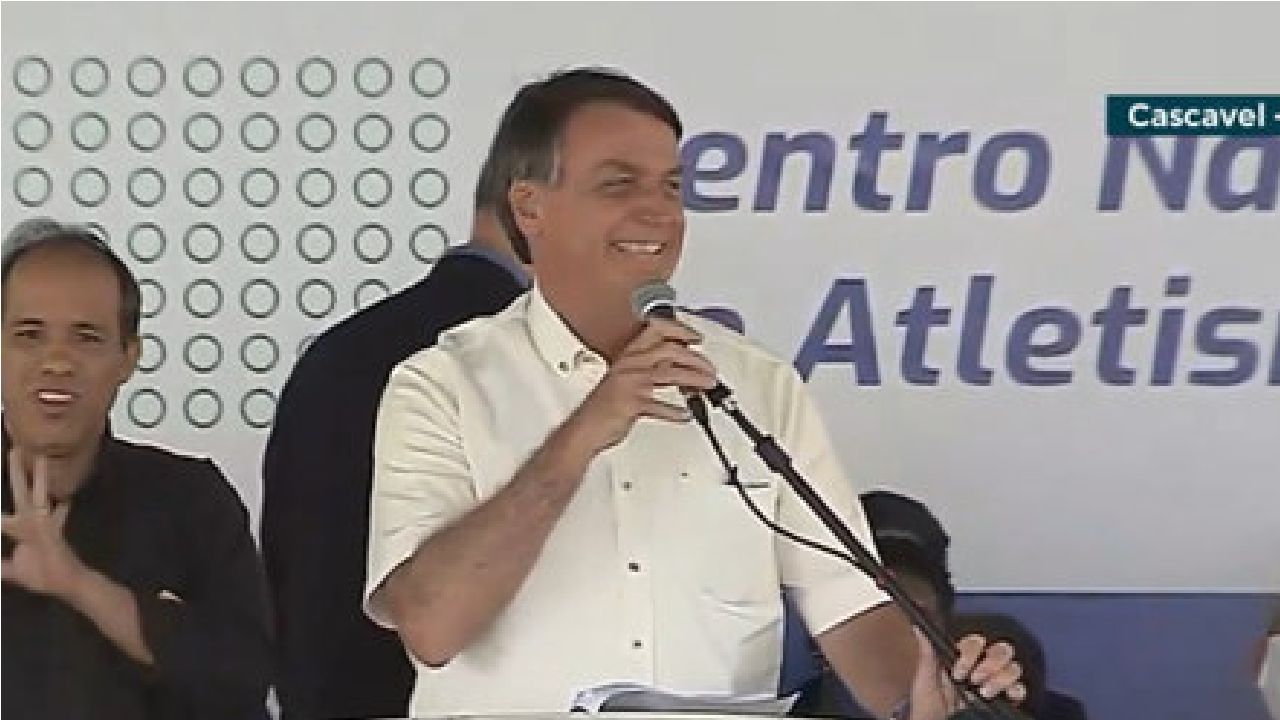 Presidente Bolsonaro anuncia acordo para votar excludente de ilicitude