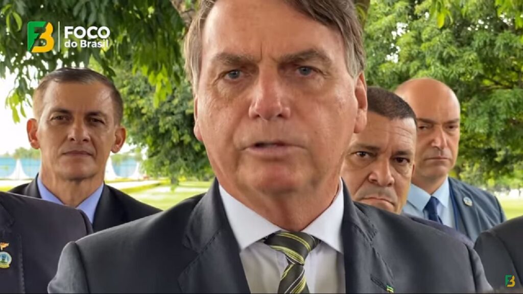 Presidente chega cedo ao Planalto para reunião com ministros