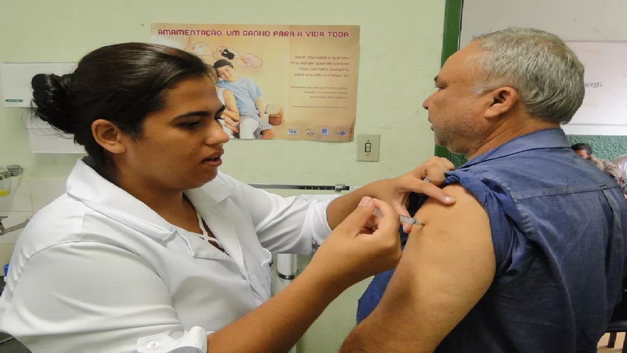 Vacina 100% brasileira pode começar testes em humanos em maio