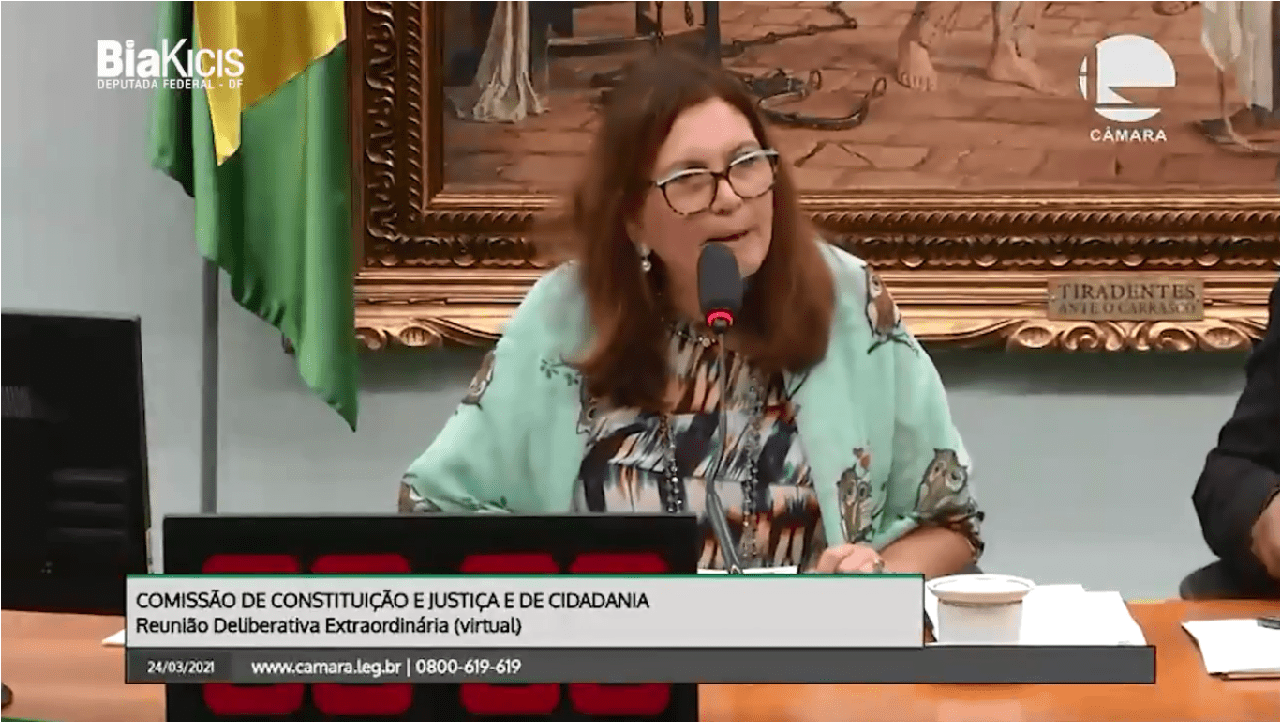 Bia Kicis averte deputado petista por chamar Bolsonaro de genocida: "É uma calúnia"