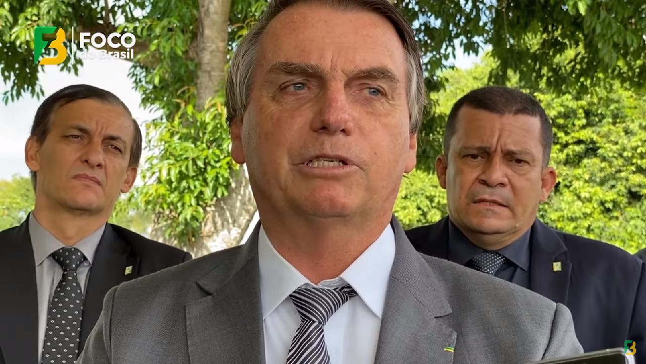 Bolsonaro a apoiadores, "O caos vem aí. A fome vai tirar o povo de casa"