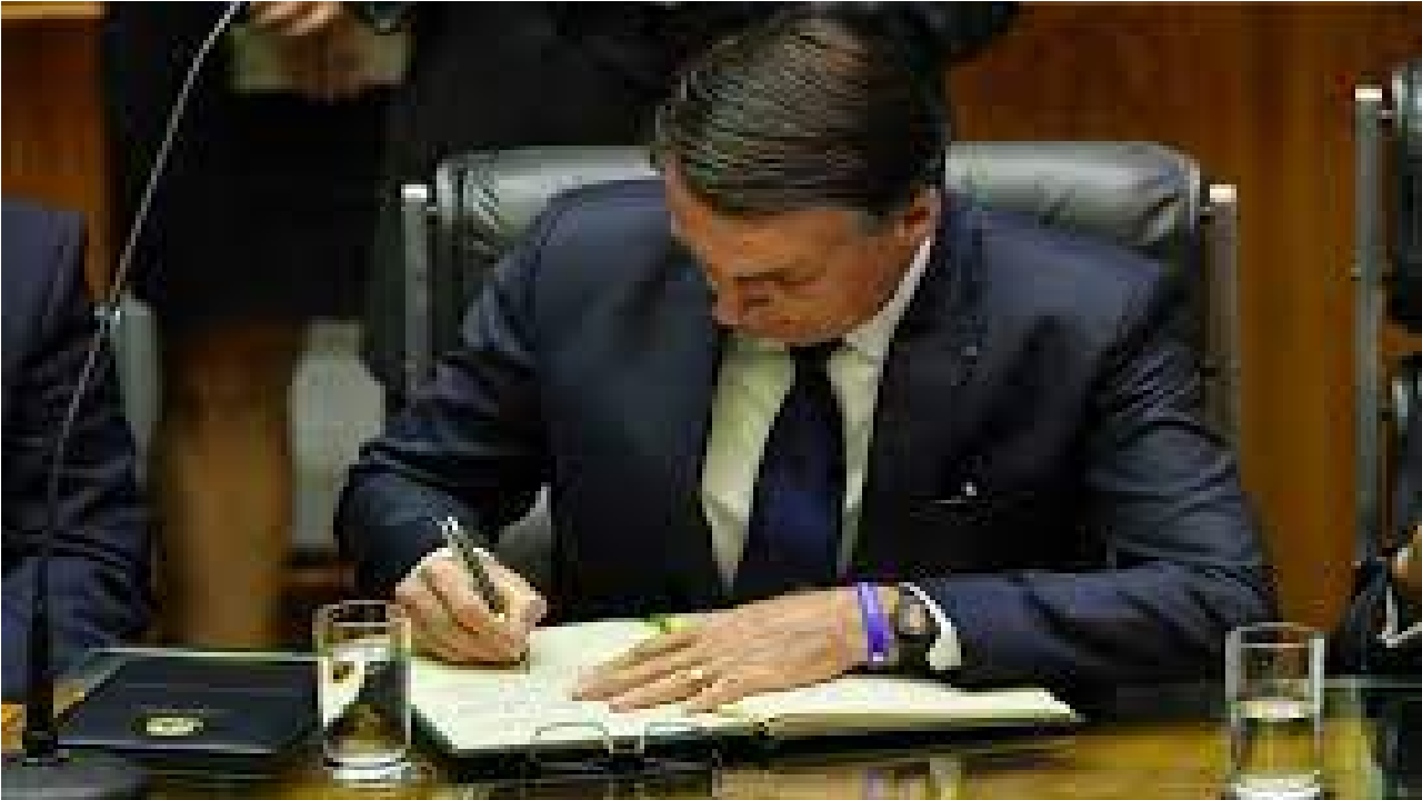 Bolsonaro assina decreto que cria Comitê Nacional de combate à pandemia
