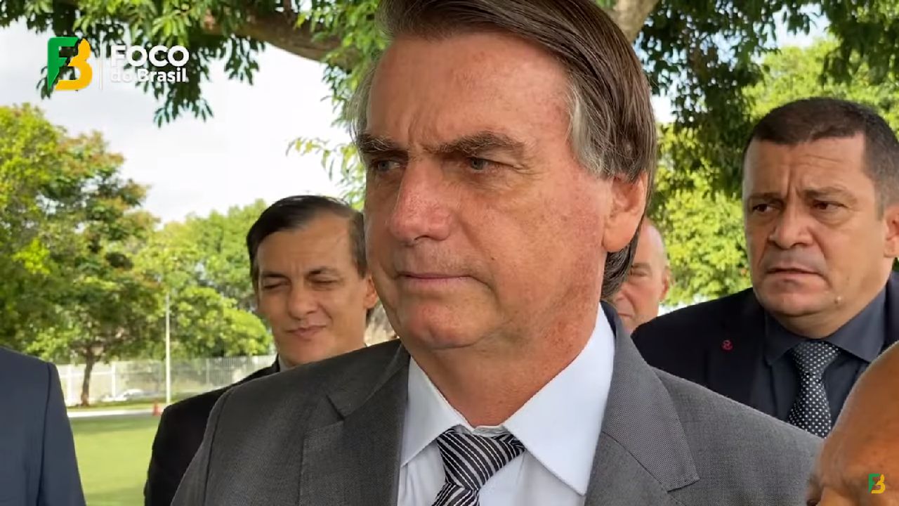 Bolsonaro manda recado a Revista Veja: "Minha preocupação acima de tudo, é com o povo brasileiro, é com a vida"