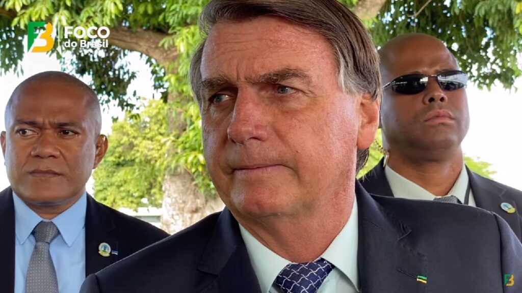 Bolsonaro sobre auxílio: “Não é dinheiro no cofre não, é endividamento”