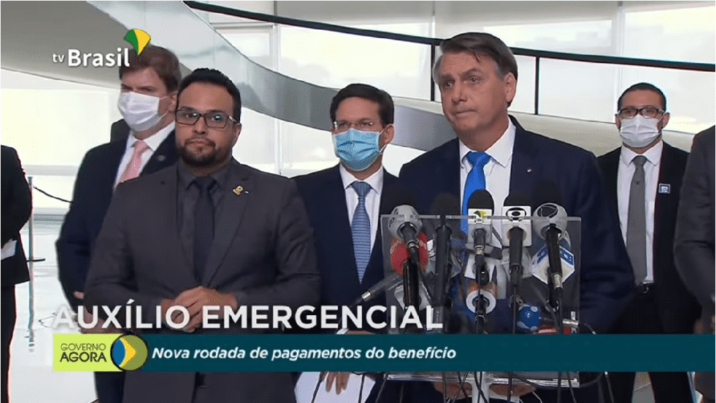 Presidente Bolsonaro: "O auxílio emergencial é um alento"