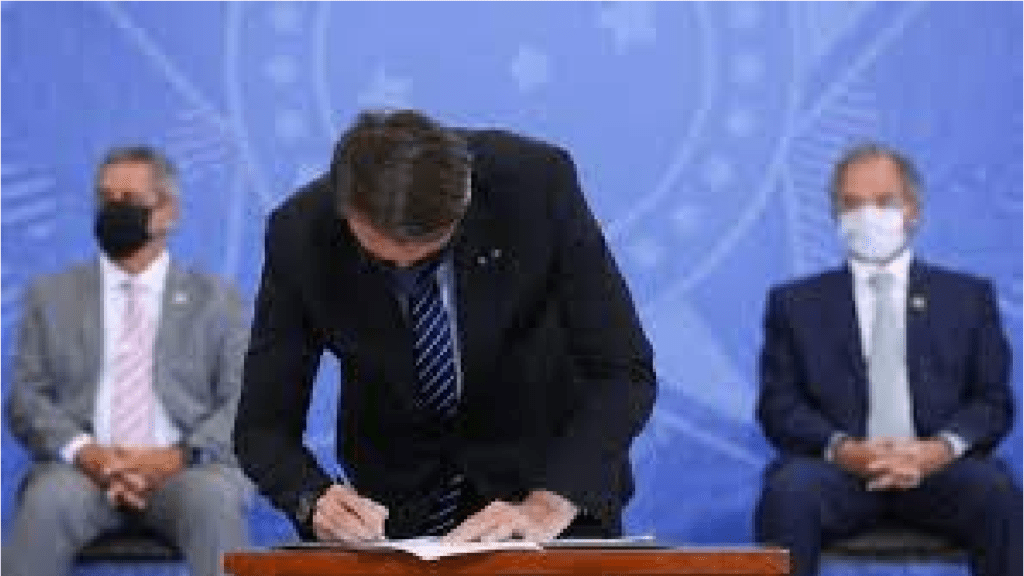 Presidente Bolsonaro assina MP que libera R$ 5,3 bilhões para combater a pandemia