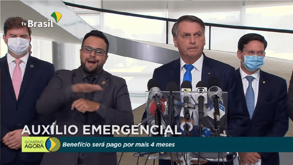 Presidente Bolsonaro faz apelo: "A política de lockdown precisa ser revista"