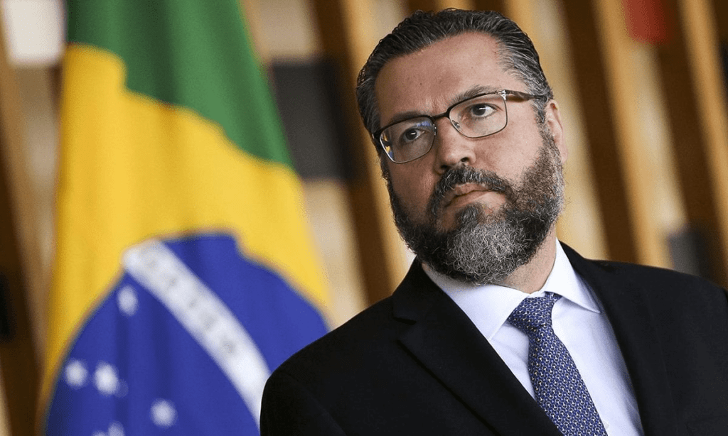 Eduardo Bolsonaro: ‘O alvo da vez da imprensa e da esquerda é o Chanceler Ernesto Araújo’