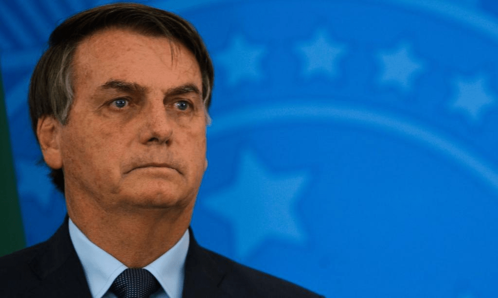 Bolsonaro anunciou enviar tropas para o STF e destituir os 11 ministros, mas desistiu, de acordo com revista