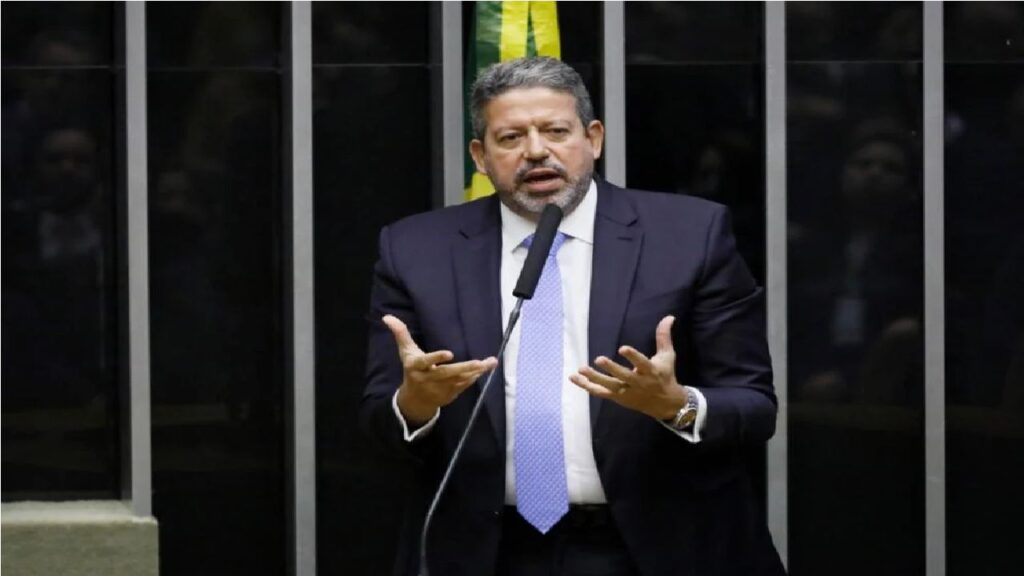 Arthur Lira nega conselho a Bolsonaro para sair do Brasil