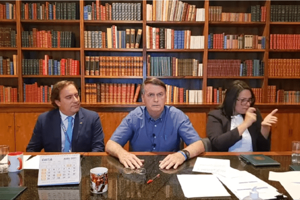 Bolsonaro: "Culpar o governo federal pelas mortes é má fé"