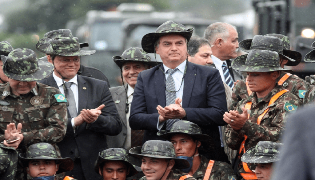 Bolsonaro: "Meu exército brasileiro não vai às ruas Bolsonaro: "Meu exército brasileiro não vai às ruas para agir contra o povo"para agir contra o povo"