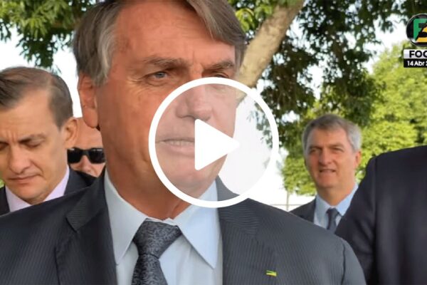 Bolsonaro a apoiadores: "Aos poucos a verdade vem aparecendo"