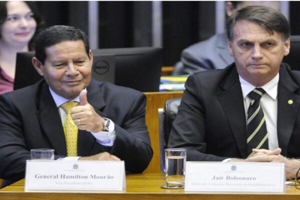 General Mourão diz que decisão de Barroso foi uma "interferência indevida"