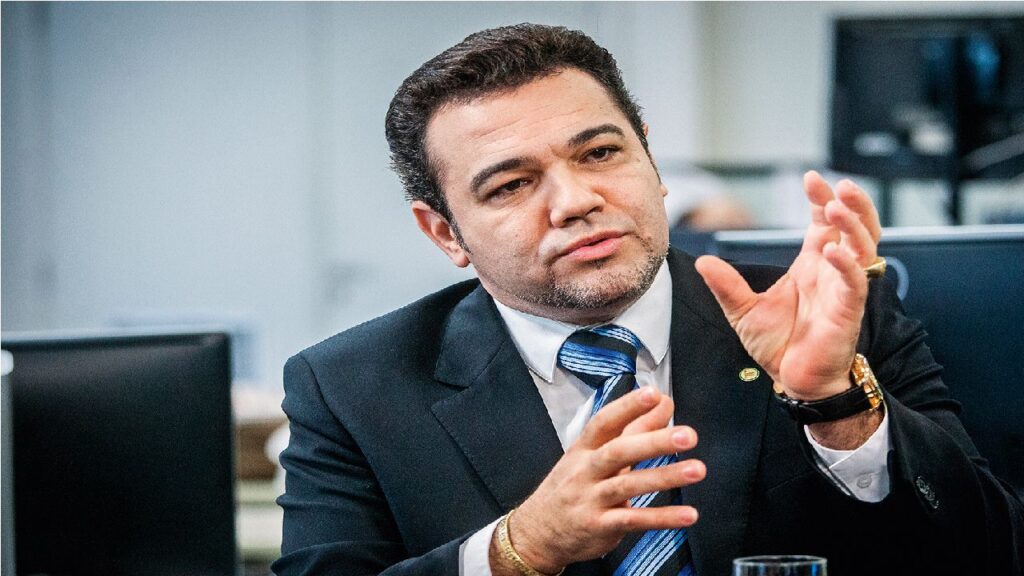 Marco Feliciano faz criticas aos ministros do STF