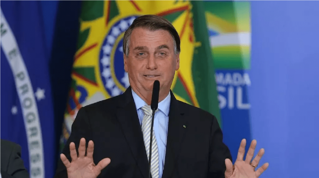 "Não sou ditador", diz Bolsonaro após reclamações sobre estados e municípios