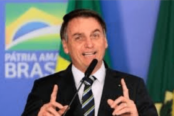 Presidente Bolsonaro dará posse a sete ministros nesta terça-feira