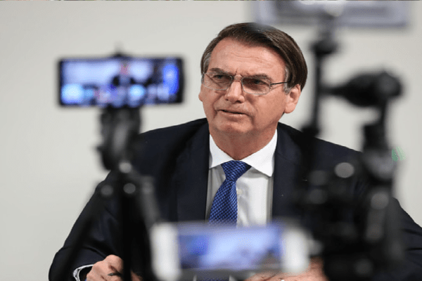 Bolsonaro anuncia entrega de 18 milhões de vacinas até o final de abril pela Fiocruz