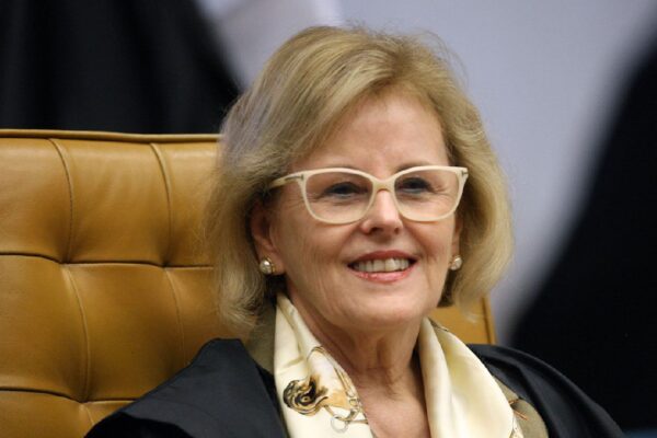 Rosa Weber dá 10 dias para Bolsonaro explicar “excesso” de ações judiciais de reparação de danos morais contra jornalistas