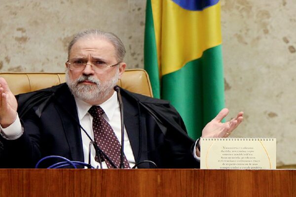 Aras diz ao STF que não vai investigar Bolsonaro por governo ter usado Lei de Segurança Nacional