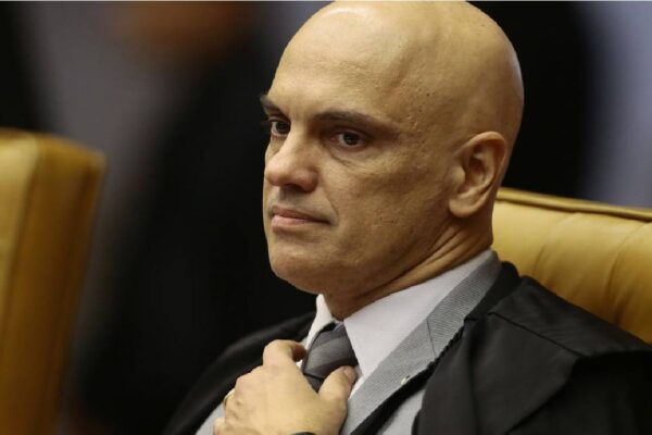 PT pede a Alexandre de Moraes que Ricardo Salles seja afastado imediatamente