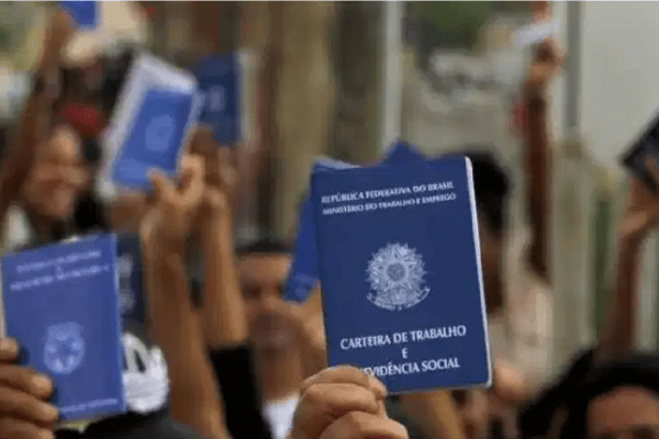 Caged: Brasil abre 280 mil vagas com carteira assinada em maio