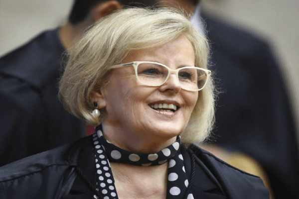 Ministra Rosa Weber manda à PGR investigação contra Bolsonaro e Roberto Dias