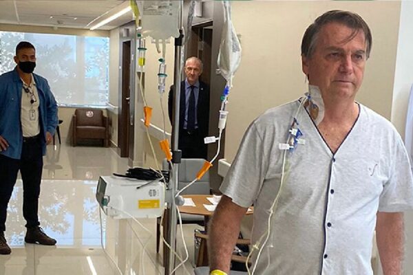 "Seguimos progredindo", diz Bolsonaro ao publicar vídeo em Hospital