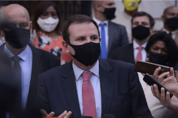 Prefeito do Rio prevê desobrigar uso de máscaras em duas semanas