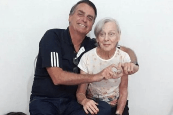 Mãe de Bolsonaro morreu após 2 paradas cardiorrespiratórias