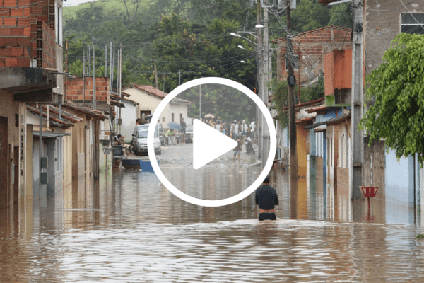 Vítimas de enchentes em cidades de Minas e da Bahia poderão sacar FGTS