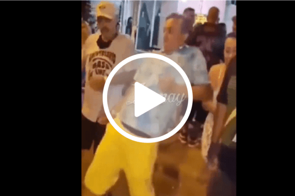 Bolsonaro responde Anitta com vídeo de “sósia” de Bolsonaro dançando