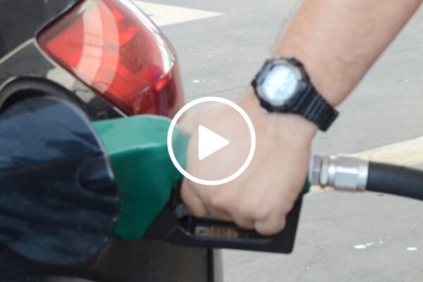 Preço da gasolina cai para até R$ 4,35 no Dia Livre de Impostos