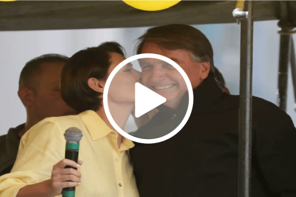 Michelle Bolsonaro discursa e faz oração em Juiz de Fora